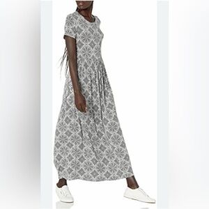 Amazon Essentials Patterned Maxi Dress Brand new with tag size Medium